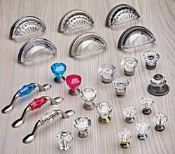 Richelieu Hardware – decorative glass knobs